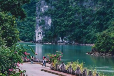 Hanoi - Halong Bay - Viet Hai village - Ho Dong Tien - Dark and Bright Cave – Hanoi (L, D)